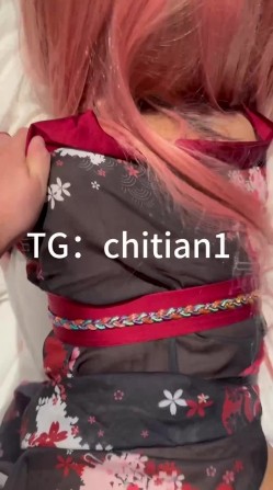 可盐可甜COS抽像福利姬【池甜chitian1】露脸性爱视图，自慰喷水上吊，各种母狗行为 截图16