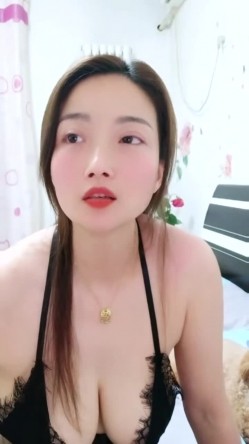 县城的极品小少妇，【小河弯弯】，户外尿尿~道具自慰~无套啪啪~内射口爆吞精 截图14