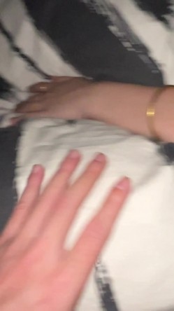 声音甜美可爱的眼镜妹羞答答的，刚开始还放不开一副娇羞的表情，一遇跳蛋秒变小母狗，刺激露脸性爱 截图8