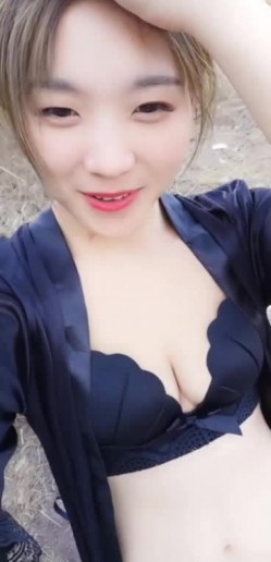 高颜值长相清纯妹子户外车震双人啪啪秀第二部 车内自摸舔BB大力猛操 截图2