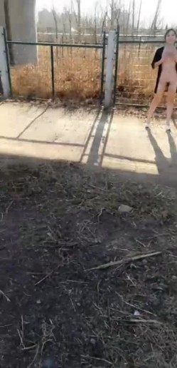 高颜值长相清纯妹子户外车震双人啪啪秀第二部 车内自摸舔BB大力猛操 截图5