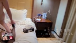 推特36E绿帽人妻「家有E妻」《e嫂巨乳SPA2》精油按摩技师嫂子丰满酮体勾引客人，客人竟然把鸡巴主动往嫂子骚穴塞 截图10