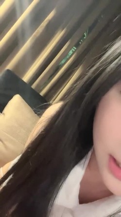 【京鱼儿】19岁童颜巨乳 可爱猫女 神秘男舔逼 道具自慰 -被土豪包养玩了一段时间，复出后更会玩，这质量杠杠的 截图7
