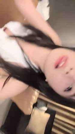【京鱼儿】19岁童颜巨乳 可爱猫女 神秘男舔逼 道具自慰 -被土豪包养玩了一段时间，复出后更会玩，这质量杠杠的 截图10