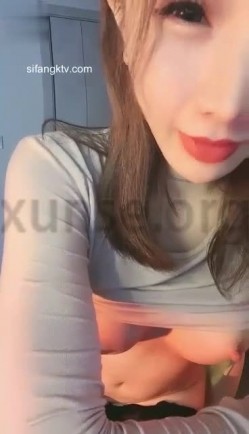 半糖 【人间尤辘 】极品美乳网红，后视回眸跳蛋插穴喷水不停；翘乳露出摇摆诱人骚聊，丝袜美腿特写抠逼 截图1
