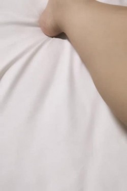蝴蝶逼骚逼宾馆开房间约炮陌陌小哥，口交大鸡巴被大哥无套激情抽插，小骚逼叫的很骚鸡巴真硬爆草抽插，不要错过 截图10