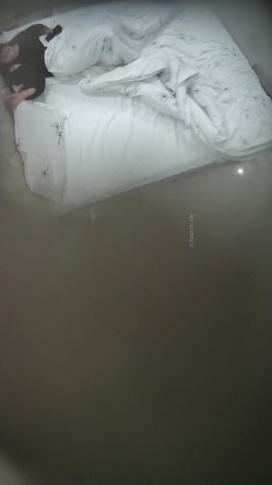来月事的女友贴心的找来闺蜜轮番口活伺候男友 深喉口爆 闺蜜身材不错 好贴心的女友啊 截图3