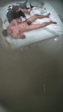 来月事的女友贴心的找来闺蜜轮番口活伺候男友 深喉口爆 闺蜜身材不错 好贴心的女友啊 截图7