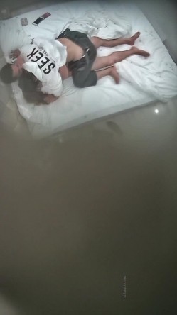 来月事的女友贴心的找来闺蜜轮番口活伺候男友 深喉口爆 闺蜜身材不错 好贴心的女友啊 截图12