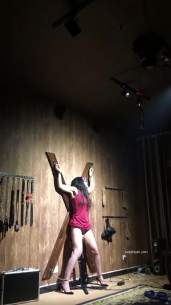 《稀缺资源》大佬黑白-DOM老Zz字母交流圈封神作品极限SM调教啪啪白虎吊钟巨奶骚母狗绝对牛逼大开眼界 截图5