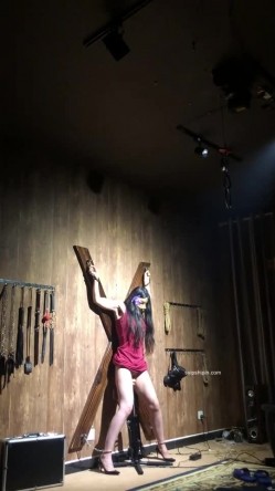 《稀缺资源》大佬黑白-DOM老Zz字母交流圈封神作品极限SM调教啪啪白虎吊钟巨奶骚母狗绝对牛逼大开眼界 截图7