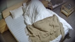 酒店偷拍 ️中年老登偷情红衣白肤年轻少妇坐在腿上抽插 截图4