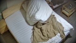 酒店偷拍 ️中年老登偷情红衣白肤年轻少妇坐在腿上抽插 截图5