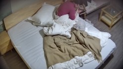 酒店偷拍 ️中年老登偷情红衣白肤年轻少妇坐在腿上抽插 截图12
