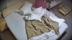 酒店偷拍 ️中年老登偷情红衣白肤年轻少妇坐在腿上抽插 截图13