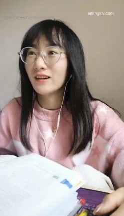 淫荡语文老师【老师卖身还贷款】趁同事外出办公淫湿试卷~为人师表，一直很想被人轮奸 截图1