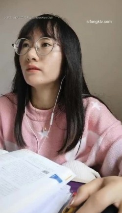 淫荡语文老师【老师卖身还贷款】趁同事外出办公淫湿试卷~为人师表，一直很想被人轮奸 截图4