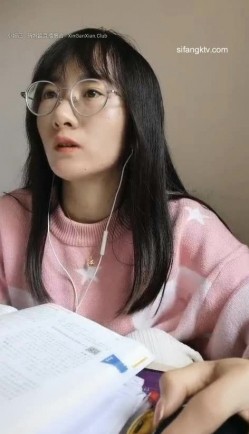 淫荡语文老师【老师卖身还贷款】趁同事外出办公淫湿试卷~为人师表，一直很想被人轮奸 截图5