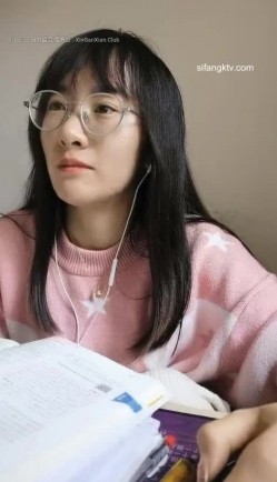 淫荡语文老师【老师卖身还贷款】趁同事外出办公淫湿试卷~为人师表，一直很想被人轮奸 截图7