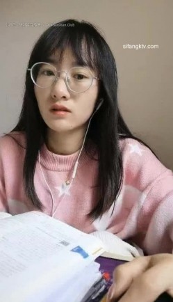 淫荡语文老师【老师卖身还贷款】趁同事外出办公淫湿试卷~为人师表，一直很想被人轮奸 截图8
