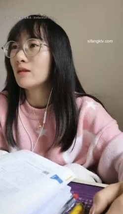 淫荡语文老师【老师卖身还贷款】趁同事外出办公淫湿试卷~为人师表，一直很想被人轮奸 截图11