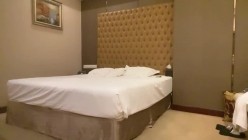 目前唯一直播的探花许墨学生妹玩腻了换口味约炮个破洞牛仔裙少妇 截图4
