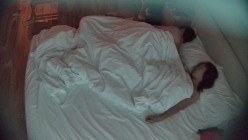 性瘾女友爱裸睡欲求不满翻来覆去缠着男友要啪啪 漏点较多 也挺有看点的 眼镜妹比男人更好色 截图1