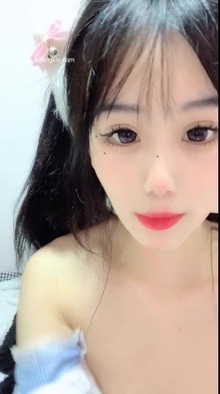 极品绿播终于下海了！【智智鹅】颜值天花板~天价大秀~！~土豪大哥今晚咋了重金，女神终于扛不住了 截图1