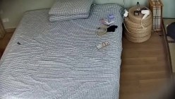 酒店公寓摄像头偷拍 ️小伙给红色性感情趣内衣颜值气质美女舔逼吃鸡拍照记录啪啪叫声也是骚的一塌煳涂 截图6