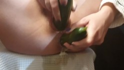 《稀缺 ️极品狠货》字母圈王者级玩家SM界天花板人体改造大师【莫莉】私拍~双洞SP扩张阴环拳交喷水各种极限~太狠了 截图8
