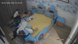 《居家摄像头破解》偷窥E奶少妇的居家日常 ️这奶子可真不是盖的 截图3