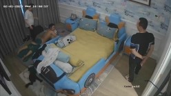 《居家摄像头破解》偷窥E奶少妇的居家日常 ️这奶子可真不是盖的 截图5