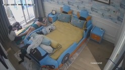 《居家摄像头破解》偷窥E奶少妇的居家日常 ️这奶子可真不是盖的 截图8