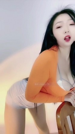 快手已永久封停18万粉丰腴大胸反差骚女【欣妹妹】全裸骚舞、抖奶、顶胯各种高潮脸 截图3
