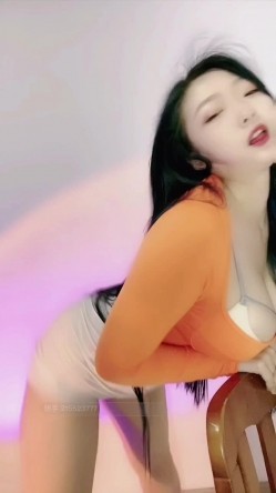 快手已永久封停18万粉丰腴大胸反差骚女【欣妹妹】全裸骚舞、抖奶、顶胯各种高潮脸 截图4