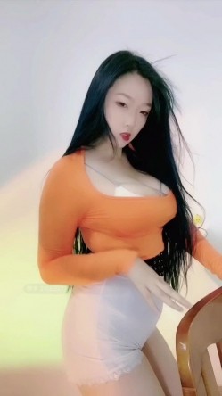 快手已永久封停18万粉丰腴大胸反差骚女【欣妹妹】全裸骚舞、抖奶、顶胯各种高潮脸 截图6
