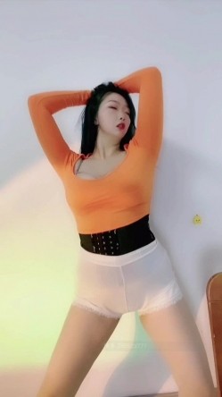 快手已永久封停18万粉丰腴大胸反差骚女【欣妹妹】全裸骚舞、抖奶、顶胯各种高潮脸 截图13