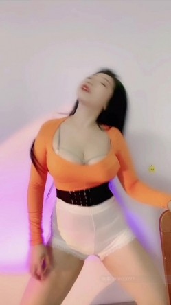 快手已永久封停18万粉丰腴大胸反差骚女【欣妹妹】全裸骚舞、抖奶、顶胯各种高潮脸 截图14