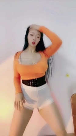 快手已永久封停18万粉丰腴大胸反差骚女【欣妹妹】全裸骚舞、抖奶、顶胯各种高潮脸 截图16