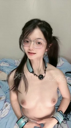 可盐可甜极品大奶清纯女神【小罗老师、旖可】付费露脸视图，露出裸舞性爱调教，年纪虽轻却很反差 截图1