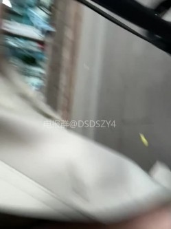 ️sp站极品熟女【yourkeer】穿着开档丝袜在户外商场厕所大胆诱惑自慰骚出天际 截图1