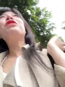 ️sp站极品熟女【yourkeer】穿着开档丝袜在户外商场厕所大胆诱惑自慰骚出天际 截图2