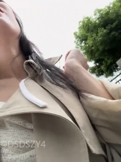 ️sp站极品熟女【yourkeer】穿着开档丝袜在户外商场厕所大胆诱惑自慰骚出天际 截图3