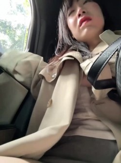 ️sp站极品熟女【yourkeer】穿着开档丝袜在户外商场厕所大胆诱惑自慰骚出天际 截图8