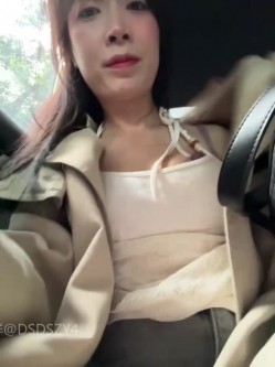 ️sp站极品熟女【yourkeer】穿着开档丝袜在户外商场厕所大胆诱惑自慰骚出天际 截图9