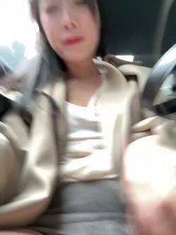 ️sp站极品熟女【yourkeer】穿着开档丝袜在户外商场厕所大胆诱惑自慰骚出天际 截图13