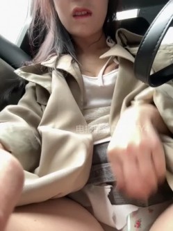 ️sp站极品熟女【yourkeer】穿着开档丝袜在户外商场厕所大胆诱惑自慰骚出天际 截图14