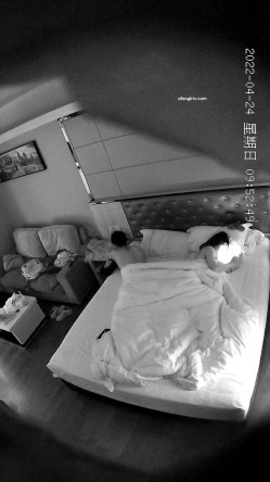 新流出360酒店 商务房偷拍骚气艺校学妹换上黑丝倒立一字马掰开双腿等你进 截图1