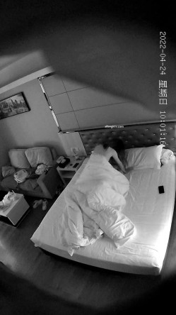 新流出360酒店 商务房偷拍骚气艺校学妹换上黑丝倒立一字马掰开双腿等你进 截图3