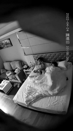 新流出360酒店 商务房偷拍骚气艺校学妹换上黑丝倒立一字马掰开双腿等你进 截图5